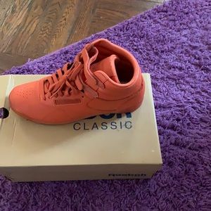 Women’s Reebok Classic